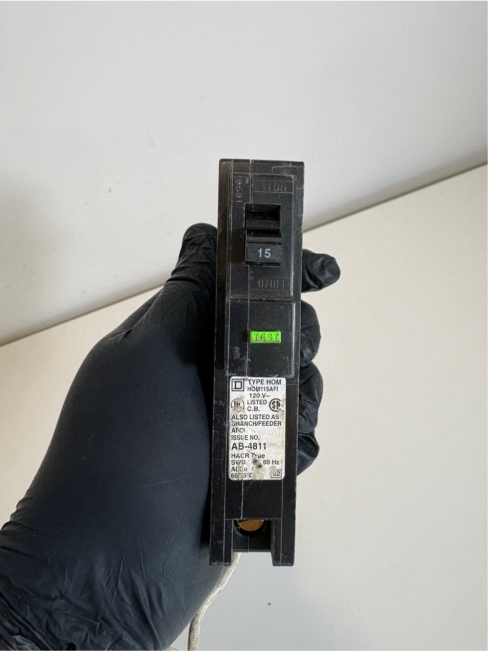 Square D Homeline 15 Amp AFCI Circuit Breaker HOM115AFI 1 Pole 120V Pigtail Test